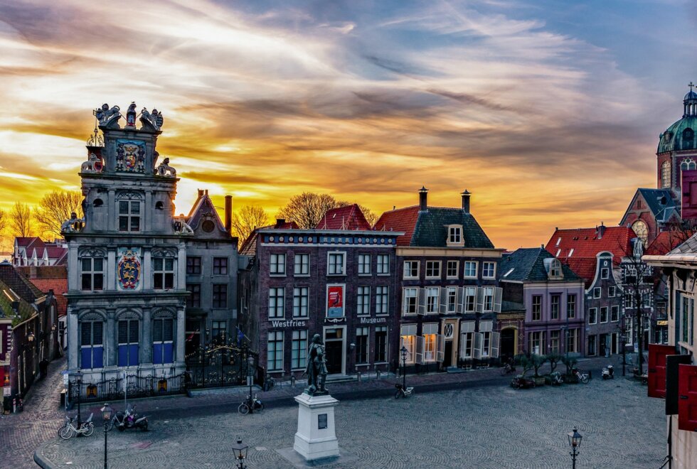 Westfries Museum bij zonsondergang