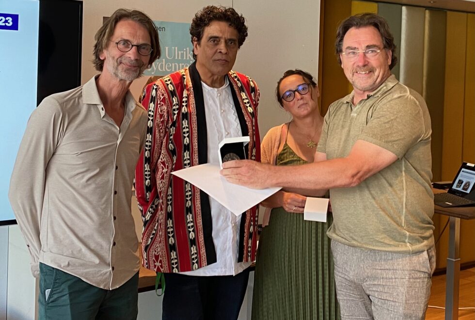 Ad Geerdink, Cees Bakker en Ron Habiboe nemen Linschoten-Penning in ontvangst