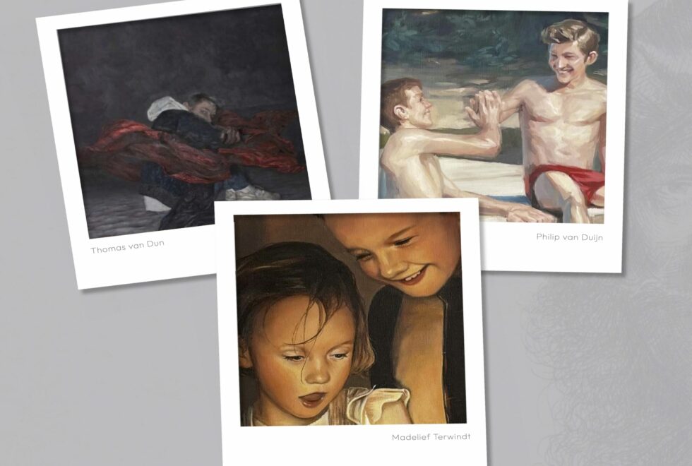 Collage van drie polaroids met schilderijen